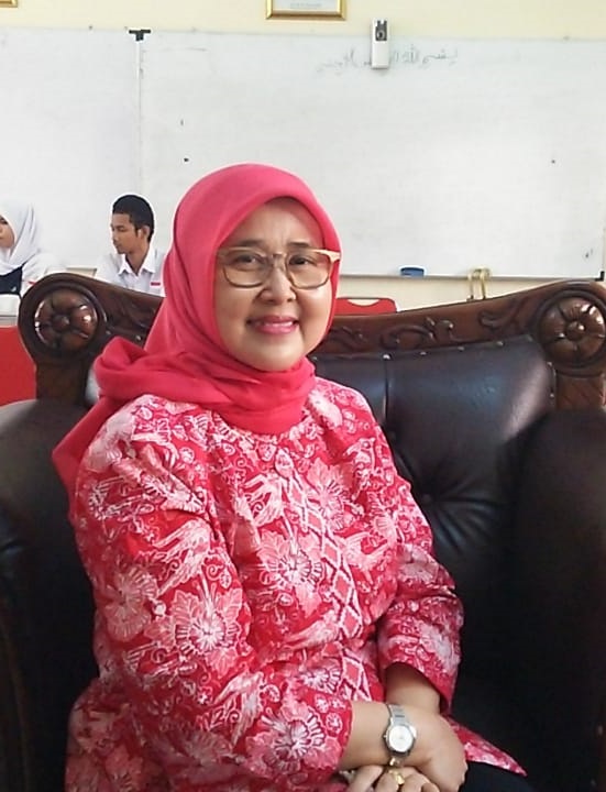 euis-purnama-kepala-smkn-3-bandung euis-purnama-kepala-smkn-3-bandung